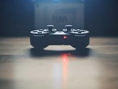 GroundedPlanBench: Spatially grounded long-horizon task planning for robot manipulation