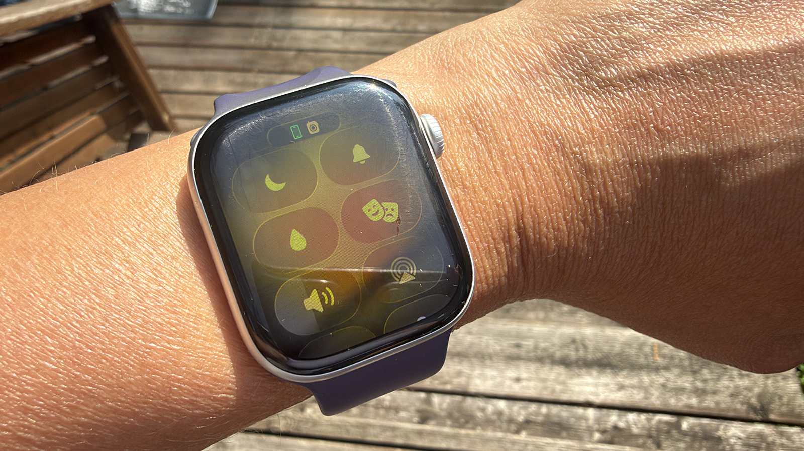 How does the Apple Watch water lock feature actually work?
