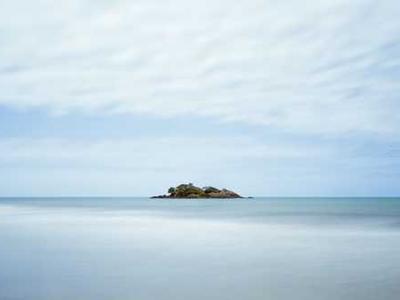 Scientists create clear nail polish that lets you use touchscreens with long nails